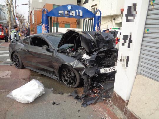 지난 2월 10일 대전 중구 대흥동에서 10대가 머스탱 차량을 몰다 사고를 냈다. 사진=대전지방경찰청 제공