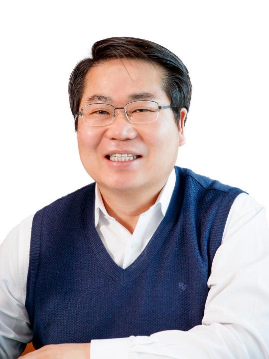 오세현 아산시장은 17일 오후 1시 30분 둔포면 아산테크노밸리 영광YKMC에서 열리는 `일자리위원회 현장점검`에 참석한다.
