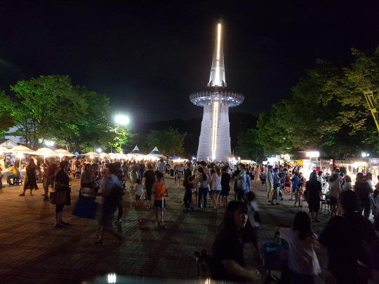 대전마케팅공사는 엑스포과학공원 한빛탑광장에서 오는 9월 1일까지 `달밤소풍`을 운영한다. 사진=대전마케팅공사 제공
