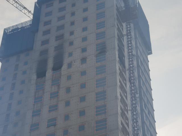 세종 나성동의 한 주상복합아파트 건설현장에서 화재가 발생해 27분만에 진압됐다. 사진=임용우 기자