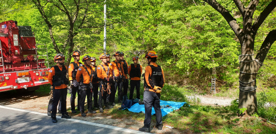 금산소방서는 지난 14일부터 18일까지 금산군 진안산 일원에서 가을철 산악사고 대비 인명구조 훈련을 실시했다. 사진=금산소방서 제공
