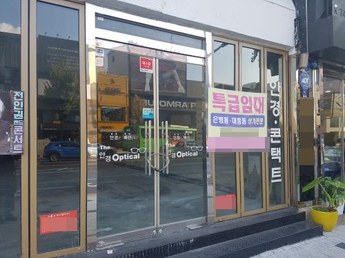 4일 대전 원도심(중구 은행동)의 한 상점에 임대 현수막이 걸려있다. 사진=천재상 기자
