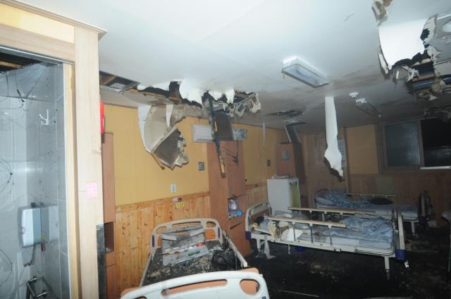 대전 서구 한 요양병원 입원실에서 화재가 발생해 진압한 모습. 사진=대전소방본부 제공 
