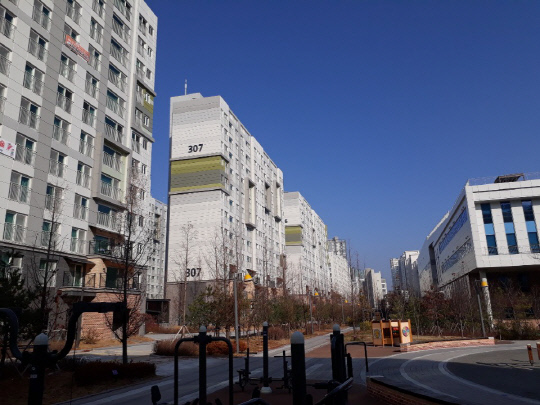 대전 아파트 고공행진 현상이 세종으로 이어지고 있다. 사진은 세종시 대평동 일원. /사진=장중식 기자
