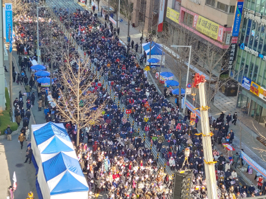 대전 보수단체들은 18일 대전 서구 둔산동에서 문재인 대통령 하야를 촉구하는 대규모 집회를 가졌다. 사진=임용우 기자
