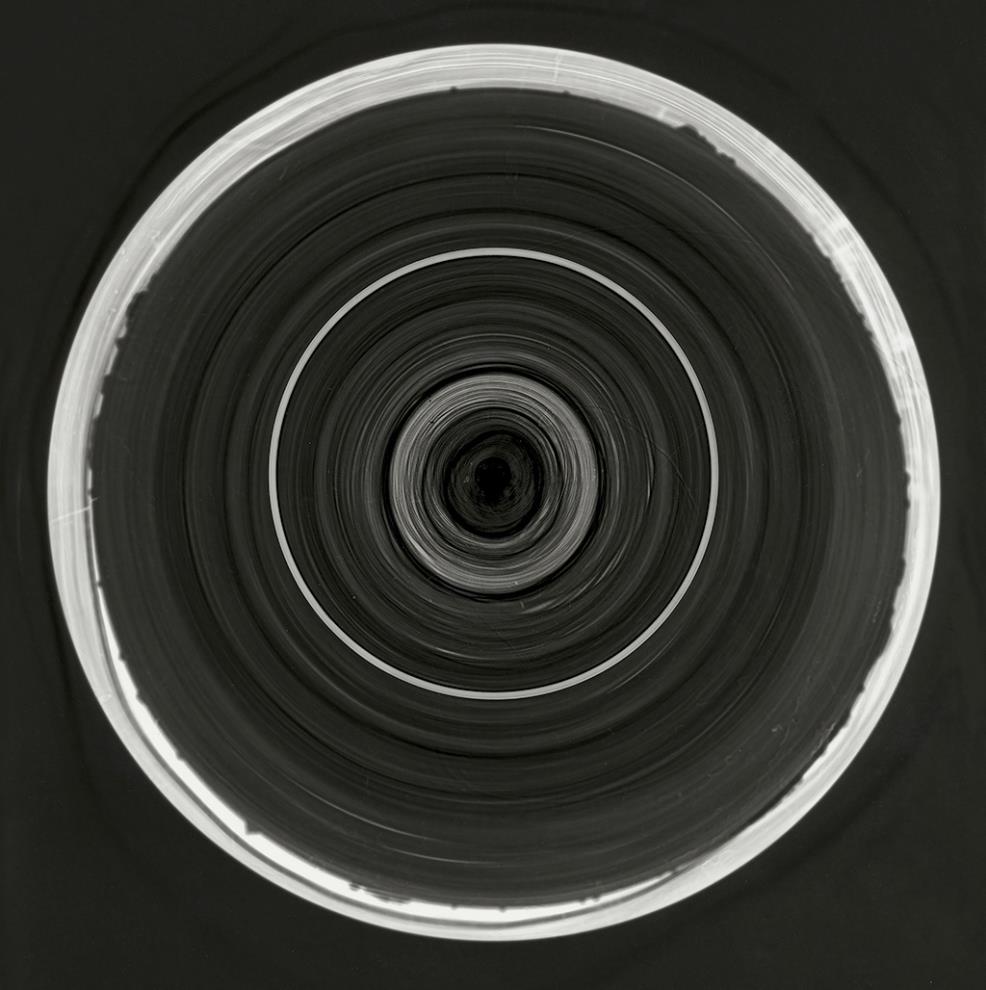 김영진, 빈 공간(black void)
110x110cm, Photogram, Pigment Print, 2016-2017.
