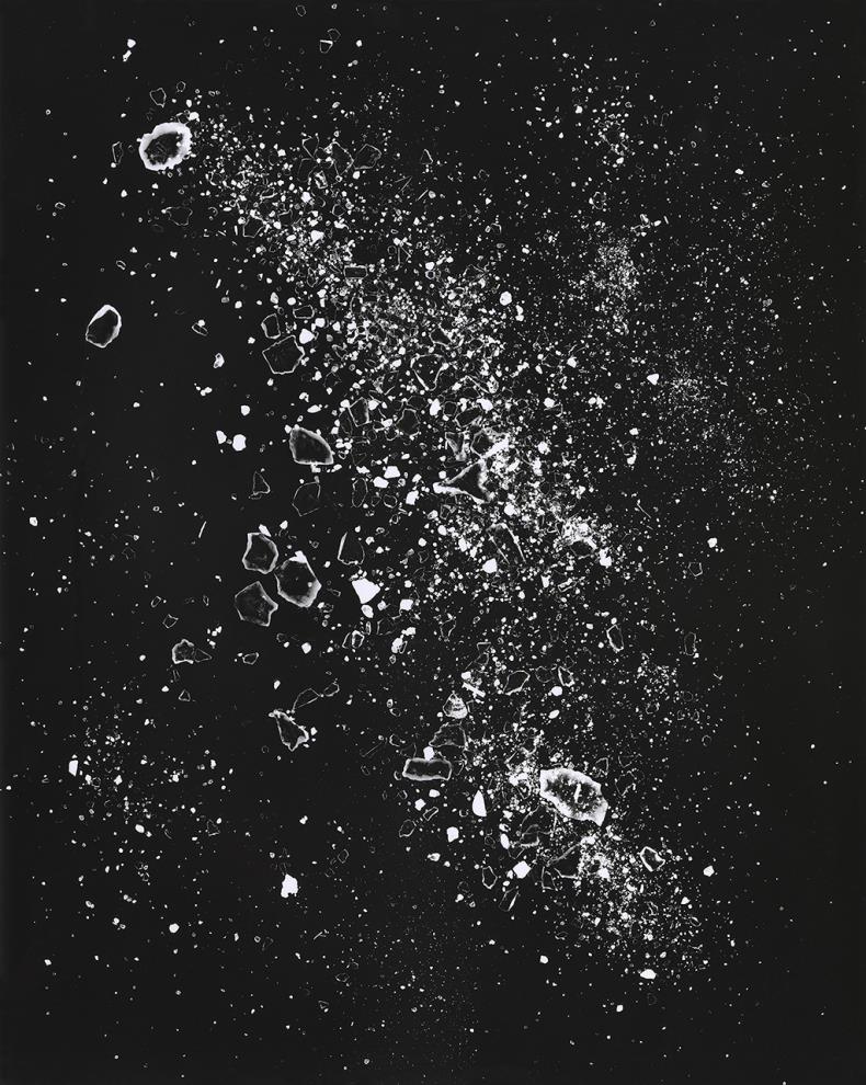 김영진, 은하수:그늘 속 파편들은 먼지가 되어
106x133cm, Photogram, Pigment Print, 2020
