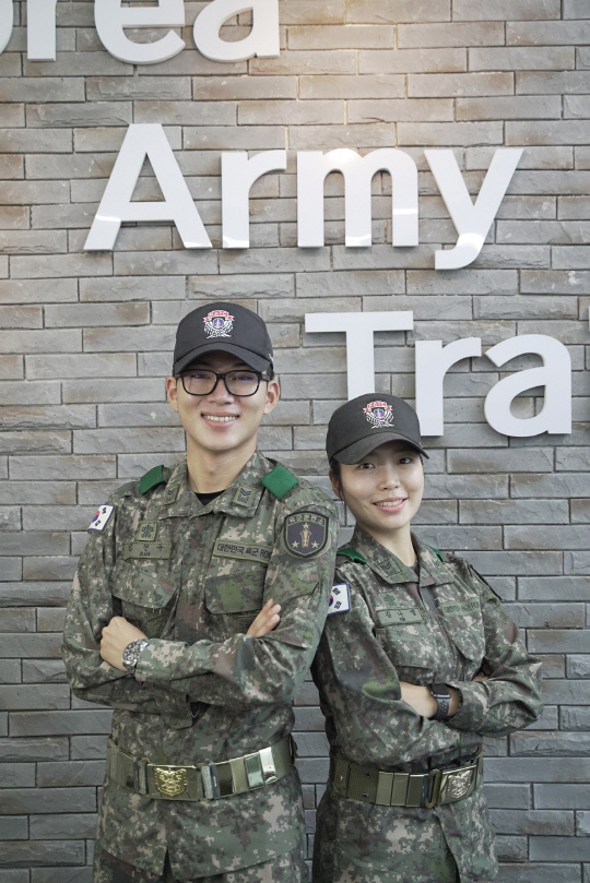 육군훈련소 김현규, 김나영 부부=육군본부 제공

