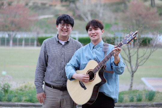 조한준(왼쪽) 당진초 교사와 전종혁 당산초 교사.
