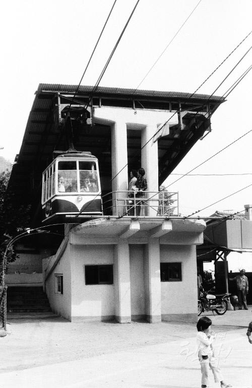 1978년 당시 대전 중구 보문산에서 케이블카가 운행되는 모습. 사진=대전시 제공