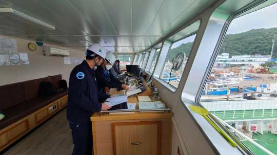 한국해양교통안전공단 보령운항관리센터는 2020년 하계 휴가철 특별교통대책으로 연안여객선에 대한 안전점검을 실시했다. 사진= 보령운항관리센터 제공
