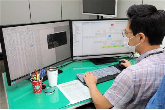 한국원자력연구원이 세계 최초로 개발한 원전 안전성 평가 프로그램을 가나에 무상 지원한다. 사진은 연구원이 프로그램을 실행하는 모습. 사진=한국원자력연구원 제공
