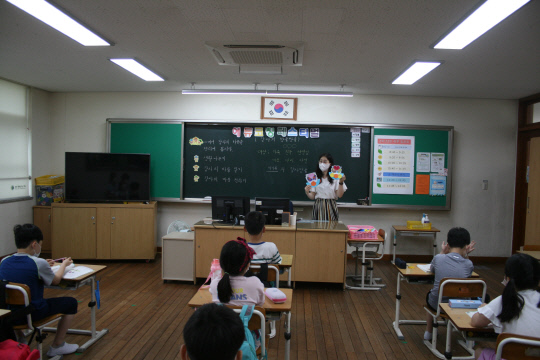대전가오초가 에듀코치 학교 문화확산을 위해 `가오 에듀코칭 페스티벌`을 열고 있다. 한 학급에서 학생, 교사가 관련 수업을 진행하고 있다. 사진 = 대전시교육청 제공 

