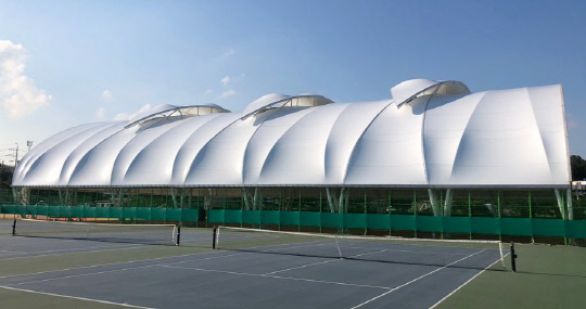 테니스동호인들의 염원인 전천후 테니스장이 이달 완공됐다. 사진 = 당진시 제공
