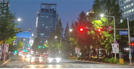 대전시청 앞 도로 LED가로등 [사진=㈜알에프세미 제공]

