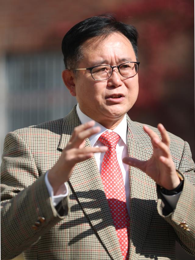 정재근 대전세종연구원장이 대전·세종의 싱크탱크로서 역할과 미래 비전에 관한 담론을 이야기하고 있다.  신호철 기자