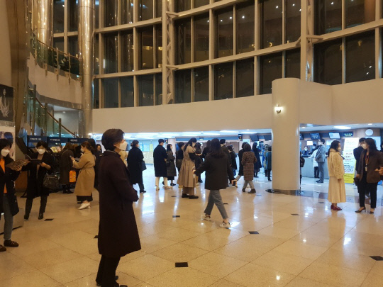 26일 오후 대전예술의전당에 `백건우와 슈만` 공연을 보기 위해 관객들이 방문했다. 사진=박상원 기자 
