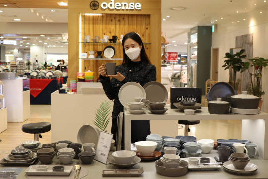 롯데백화점 대전점은 지하 1층 `오덴세` 매장에서 다양한 종류의 테이블웨어를 선보인다. 사진=롯데쇼핑 제공
