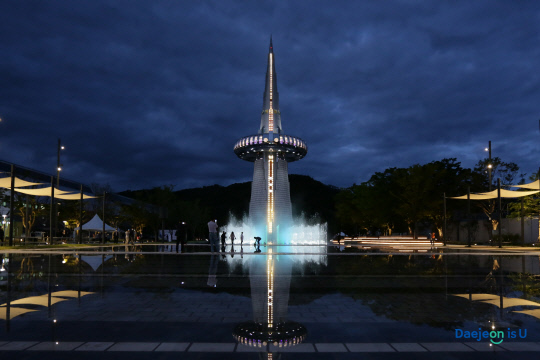 대전 랜드마크인 한빛탑이 세계자연기금이 주최하는 EARTH HOUR(지구촌 전등 끄기) 캠페인에 참여한다. 사진=대전마케팅공사 제공 
