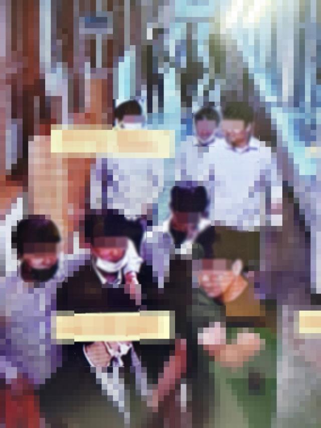 대전 한 학교에서 학생들이 마스크를 쓰지 않거나 턱에 걸친 채 얘기를 나누고 있다. 사진=대전시 제공
