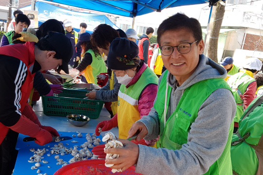 20여 년 동안 한국기계연구원 봉사단체 `이웃을 사랑하는 사람들의 모임`을 이끌어 온 윤소남 한국기계연구원 책임연구원(박사). 
