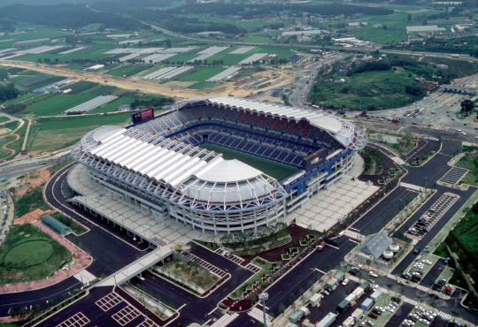 2002년 한일월드컵 개최를 위해 지어진 대전월드컵경기장은 지난 1998년 12월 16일 착공해 2001년 9월 13일 완공, 개장했다.  사진=유성구청 제공 

