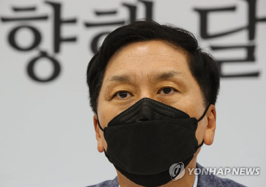 국민의힘 김기현 원내대표가 22일 서울 여의도 국회에서 세종의사당법 등 현안에 대해 입장을 밝히고 있다.
