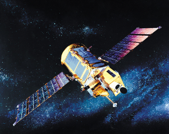 1999년 12월 발사된 국내 최초의 지구 관측용 다목적 실용위성 `아리랑` 1호. 사진=항우연 제공
