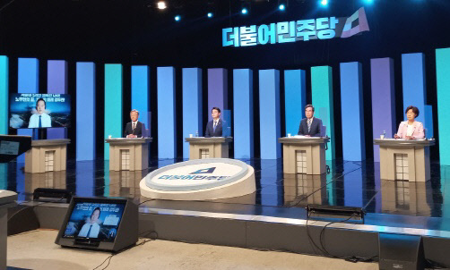 27일 대전MBC에서 열린 더불어민주당 대선후보자 토론회.    장중식 기자
