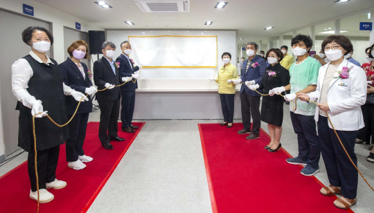16일 대덕구남부생활지원센터가 개소식을 개최한 뒤 기념촬영을 하고 있다. 대전 대덕구 제공
