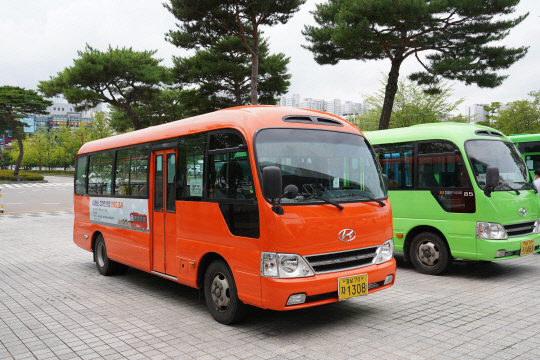 천안의 시내버스 155개 노선 중 88.6% 적자로 나타났다. 사진은 천안시내버스의 달라진 외부 디자인 모습. 사진=천안시 제공
