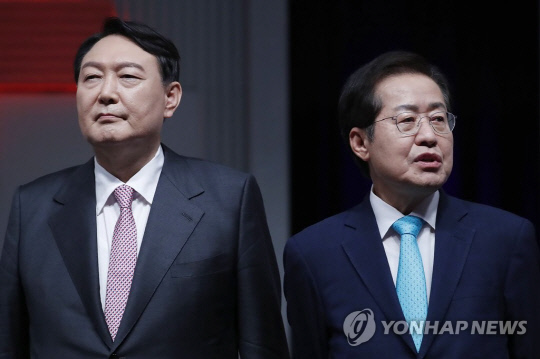 국민의힘 윤석열(왼쪽), 홍준표 대선 경선 예비후보
