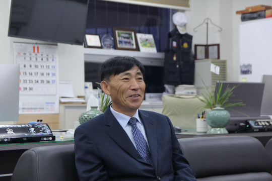 지난 2일 충남 부여 보훈회관에서 김영근 ㈜합동지질 대표가 기부문화 확산에 대해 설명하고 있다. 사진=박상원 기자 
