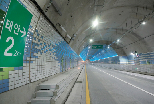 11월 30일 보령시 신흑동에서 열린 `국도77호선 보령~태안 도로건설공사` 해저터널 내부.사진=태안군 제공

