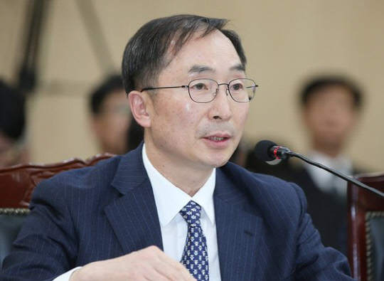 지난 2018년 10월 광주지방법원에서 열린 국회 법제사법위원회 국정감사에서 김필곤 당시 대전지법원장이 질의에 답변하고 있는 모습. 사진=연합뉴스
