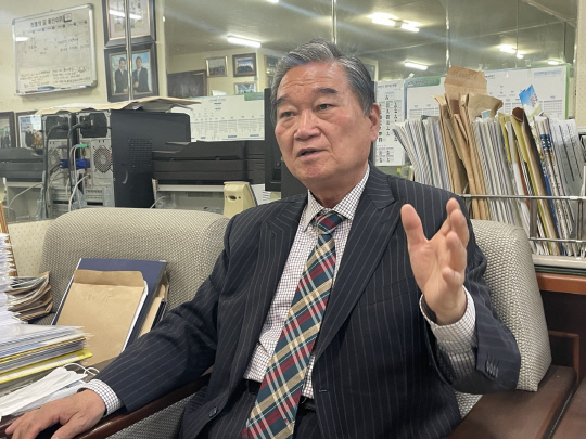 정재택 이전추진위원장이 성환종축장 이전 효과에 대해 설명하고 있다. 사진=박하늘 기자