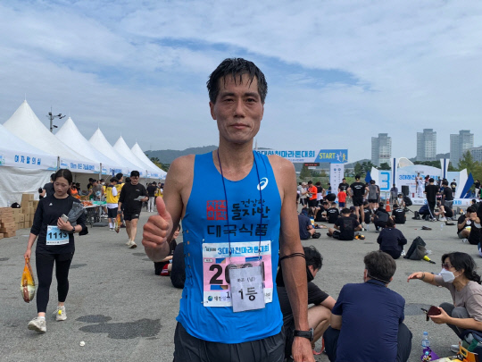 3대하천마라톤 하프코스 우승자(남)-김수용(48)씨. 사진=김민선 수습기자