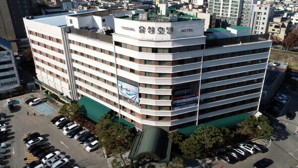 107년 역사를 가진 대전지역 향토 호텔인 '유성호텔'이 최근 매각 계약을 체결했다. 사진은 유성호텔 전경. 최은성 기자