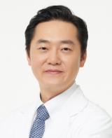 윤제필 필한방병원 원장