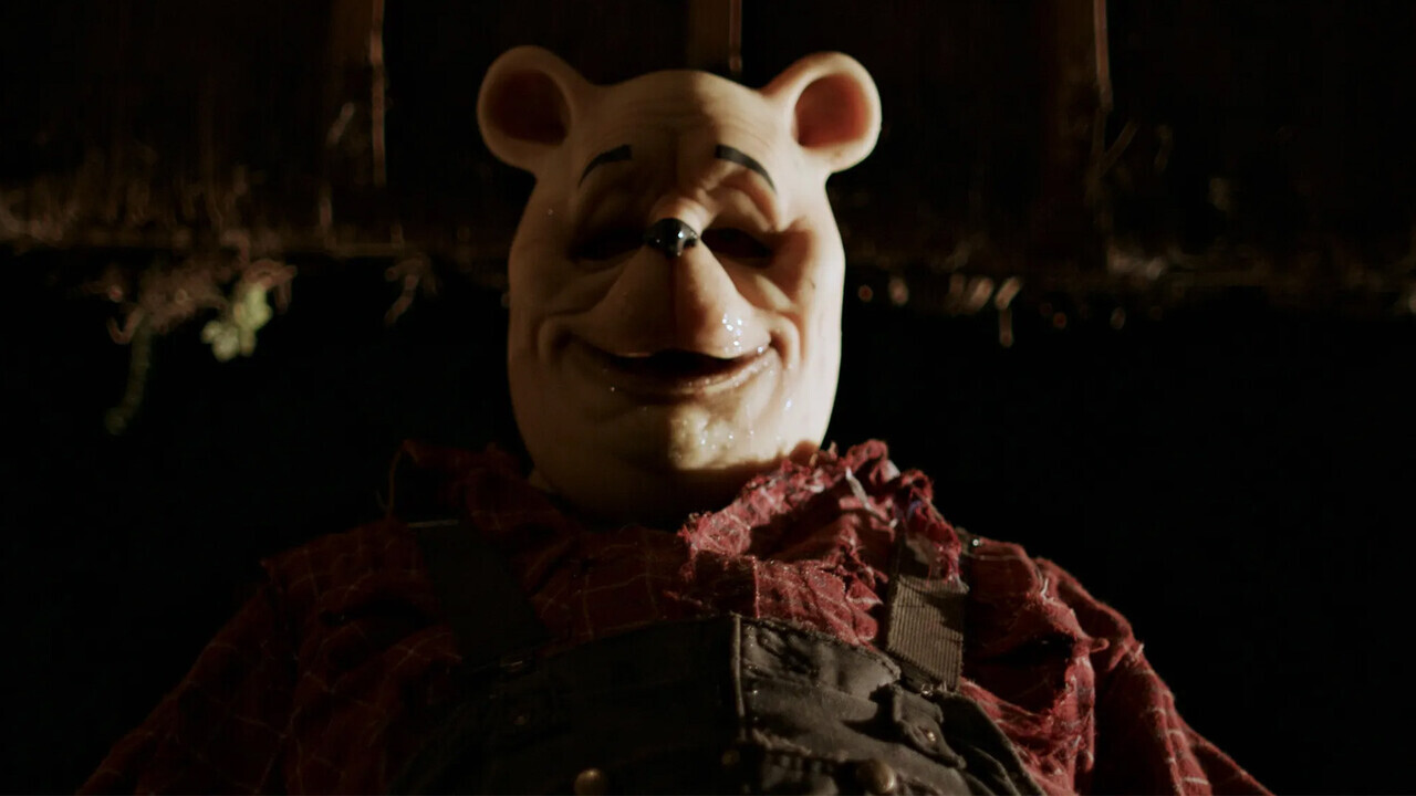저작권 보호 기간이 끝난 곰돌이 푸를 살인마로 그린 영화 '곰돌이 푸:피와 꿀'(2023). 캐릭터 성격에 대한 논란에 도 불구하고 올 해 2편 상영을 앞두고 있다.