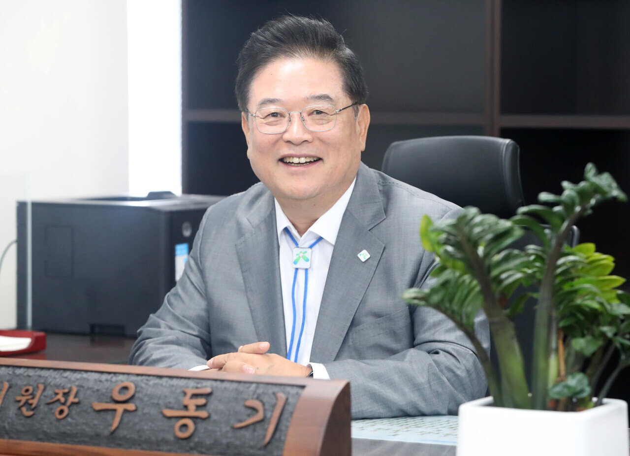 우동기 지방시대위원장이 최근 대전일보와의 인터뷰에서 지방소멸과 지방인구 감소에 대한 해법으로 기회발전특구를 통한 양질의 일자리 창출과 지방 중심의 교육개혁 정책을 강조하며 "중앙과 지방이 합심해 가용한 모든 인적·물적 자원을 총력 지원하겠다"는 포부를 밝히고 있다.  사진=지방시대위원회 제공