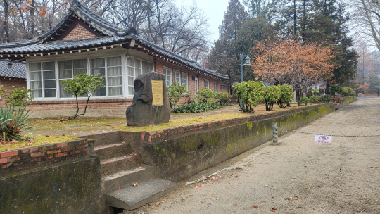 한남대 선교사촌은 1950년대 한국+서양식 건물이 잘 보전된 곳으로 영화 '덕혜옹주'와 '그해 여름', 드라마 '마더'의 주요 장면에 등장한다. 김재근 선임기자