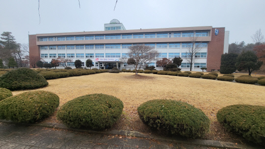 탈메이지홀은 '서울의 봄'에서 특전사령부 건물로 등장하고, 영화 '더 문'에도 나온다. 김재근 선임기자
