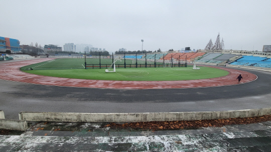 현재의 한남대 종합운동장 모습.