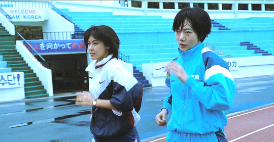 영화 '코리아'에서 남한의 탁구선수 현정화(하지원 분)와 북한의 리분희(배두나 분) 선수가 한남대 종합운동장에서 함께 훈련하는 모습이 나온다. 사진=한남대