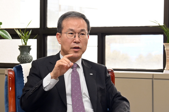 대덕연구개발특구기관장협의회장을 맡고 있는 방승찬 한국전자통신연구원(ETRI) 원장이 대전일보와의 인터뷰에서 "기관 간 융합연구를 활성화하겠다"고 말했다. 사진=ETRI 제공