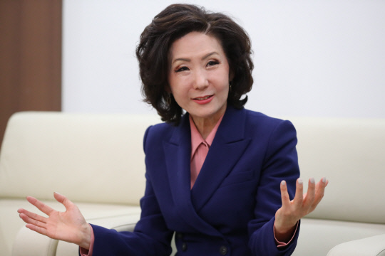 오는 27일 임기를 마치는  이진숙 충남대 총장이 15일 총장 접견실에서 "지난 4년 제19대 총장으로 단 한 순간도 쉬지 않고, 충남대 발전을 위해 노력했던 시간으로 기억될 것 같다"며 소회를 밝히고 있다. 김영태 기자 