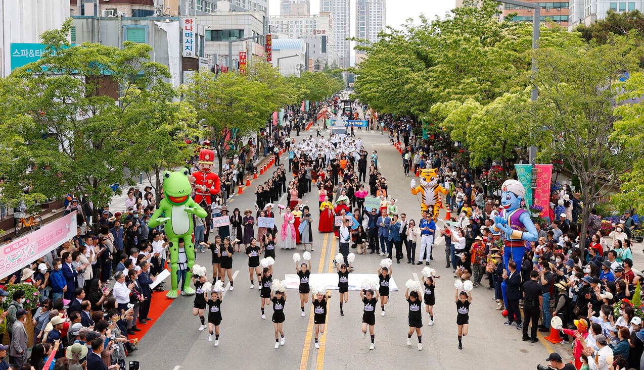 대전 유성구는 지난해 5월 온천로 일원에서 과학도시 유성을 알릴 수 있도록 과학과 온천을 접목시키고 다채로운 힐링콘텐츠로 구성된 '유성온천문화축제'를 개최했다.  유성구 제공