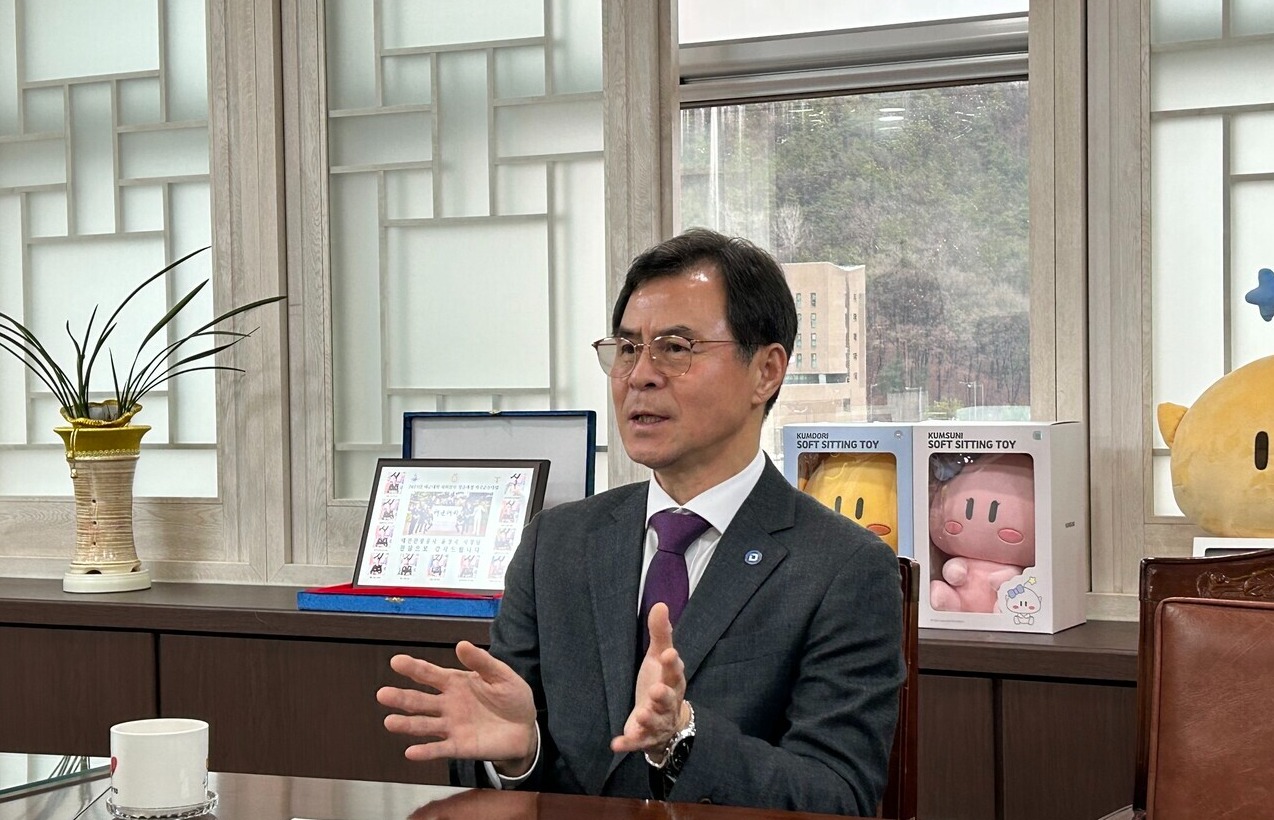 22일 윤성국 대전관광공사 사장이 집무실에서 "2024년 대전관광이 웅비하여 '꿀잼도시 대전'이 될 수 있도록 임직원이 화합, 추진하는 사업에 최선을 다할 것"이라고 밝히고 있다. 이다온 기자