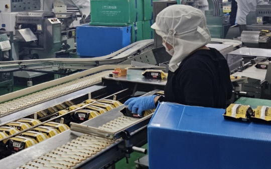 국내 최대 조미김 생산 업체인 (주)광천김의 생산 라인. 사진=(주)광천김